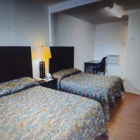 Budget Inn & Suites -Super-Ice Cold Spotless Rooms- Door-To-Door Lit Parking & Lowest Price Plus Hbo Max,Spanish Tv, Internet Free!! Freer Extérieur photo
