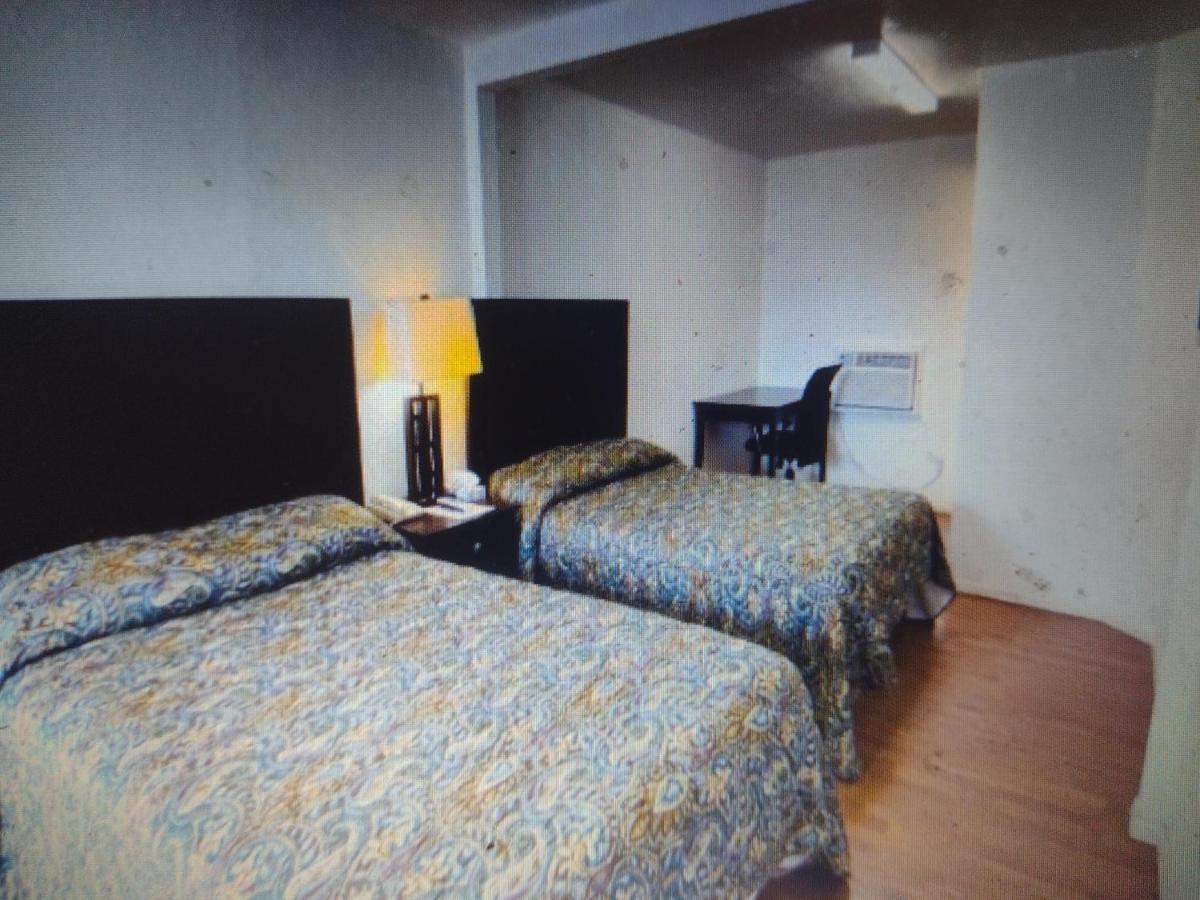Budget Inn & Suites -Super-Ice Cold Spotless Rooms- Door-To-Door Lit Parking & Lowest Price Plus Hbo Max,Spanish Tv, Internet Free!! Freer Extérieur photo