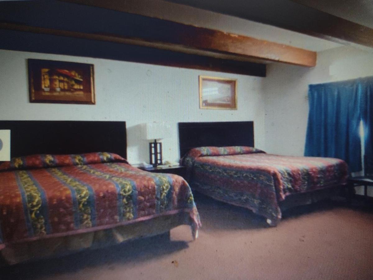 Budget Inn & Suites -Super-Ice Cold Spotless Rooms- Door-To-Door Lit Parking & Lowest Price Plus Hbo Max,Spanish Tv, Internet Free!! Freer Extérieur photo
