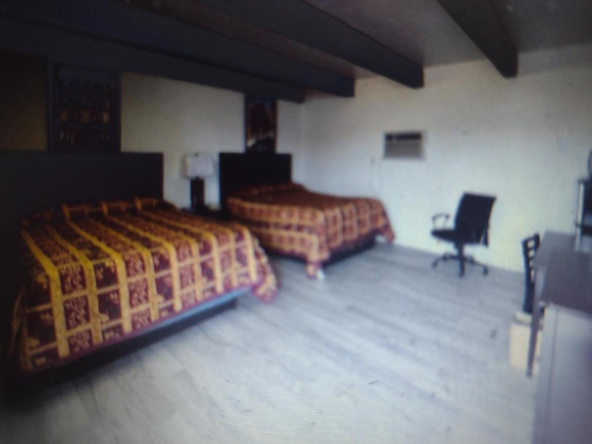 Budget Inn & Suites -Super-Ice Cold Spotless Rooms- Door-To-Door Lit Parking & Lowest Price Plus Hbo Max,Spanish Tv, Internet Free!! Freer Extérieur photo