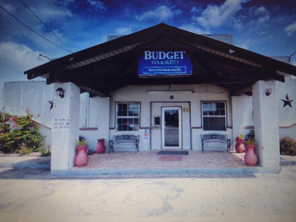 Budget Inn & Suites -Super-Ice Cold Spotless Rooms- Door-To-Door Lit Parking & Lowest Price Plus Hbo Max,Spanish Tv, Internet Free!! Freer Extérieur photo