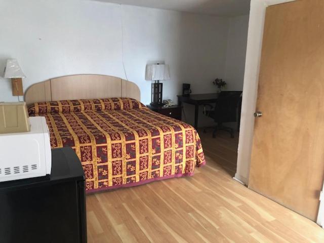 Budget Inn & Suites -Super-Ice Cold Spotless Rooms- Door-To-Door Lit Parking & Lowest Price Plus Hbo Max,Spanish Tv, Internet Free!! Freer Extérieur photo