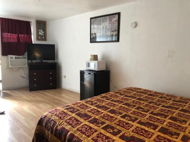 Budget Inn & Suites -Super-Ice Cold Spotless Rooms- Door-To-Door Lit Parking & Lowest Price Plus Hbo Max,Spanish Tv, Internet Free!! Freer Extérieur photo
